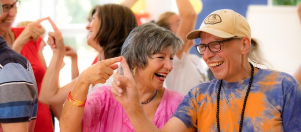 DER Erlebnis- und Erkenntnisworkshop ("Lachyoga-Basis-Training")