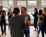 Mehr Resilienz durch Lachen