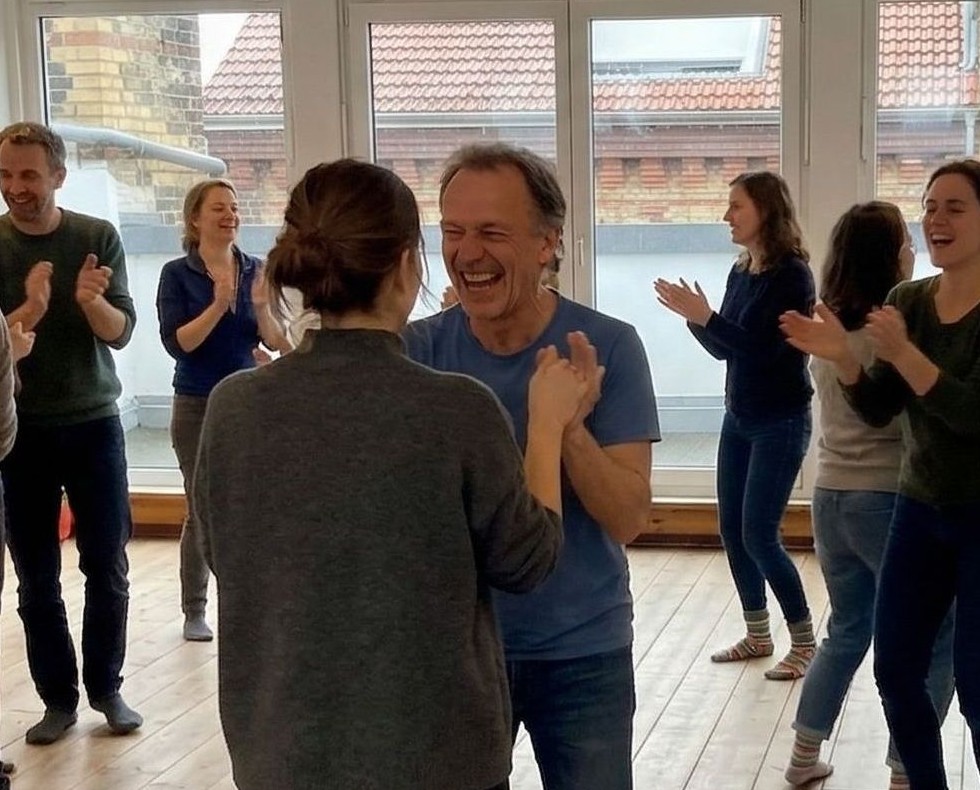 Mehr Resilienz durch Lachen